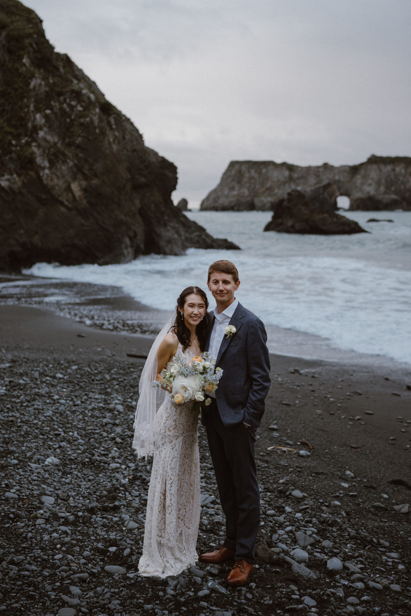 wedding photo in the seashore
