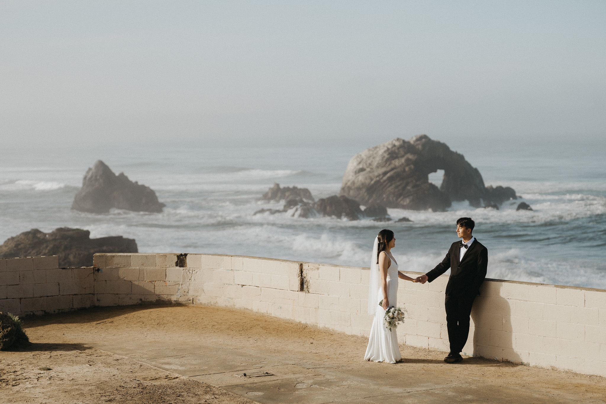 wedding photo near seashore