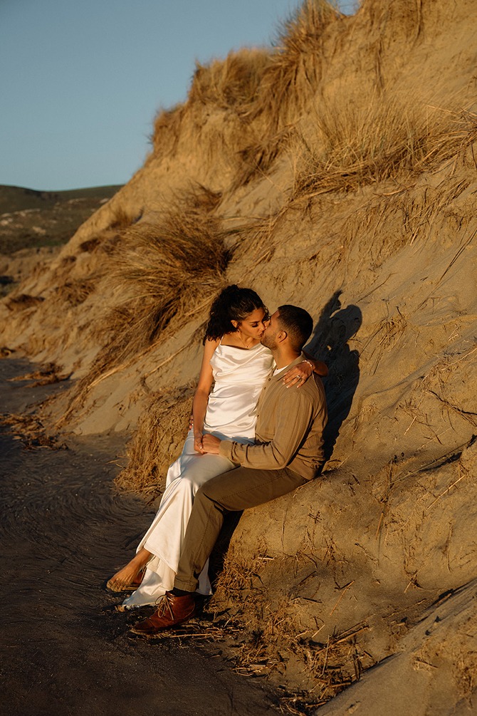 Couple kissing beside the rocks